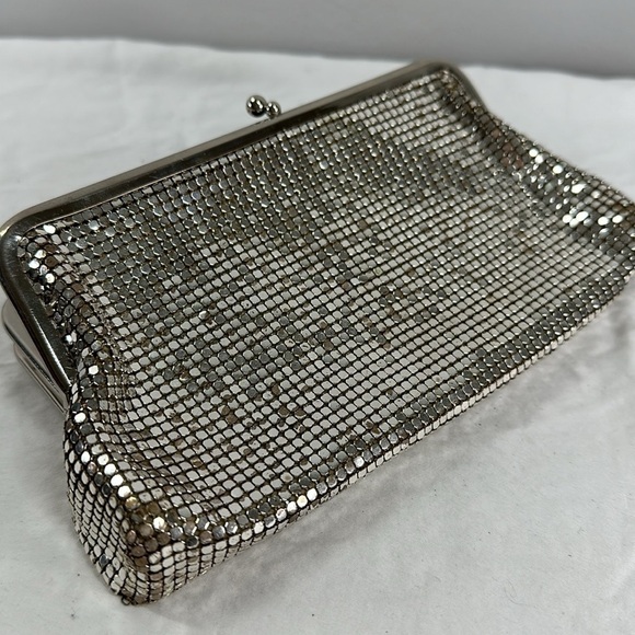 Vintage Silver Mesh Metal Snap Clutch - Picture 7 of 7